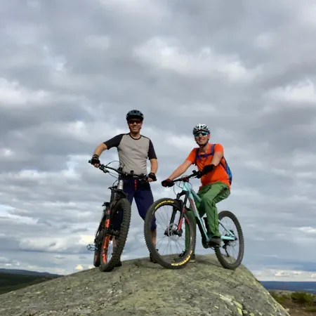 Modern Comforts, And Access Chalet *