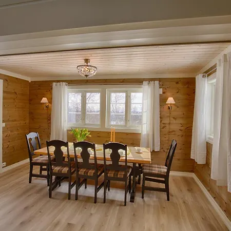 Modern Comforts, And Access Chalet *